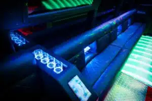 Innenausstattung im Black Bus Partybus München mit LED